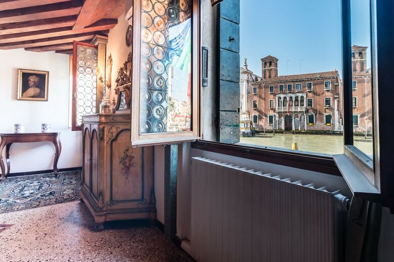 Apartamento Admiral Emo Palace Over Canal Grande