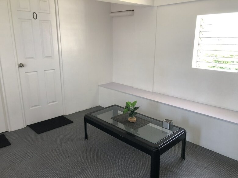 Hostal Ervoruto Hostel Makati