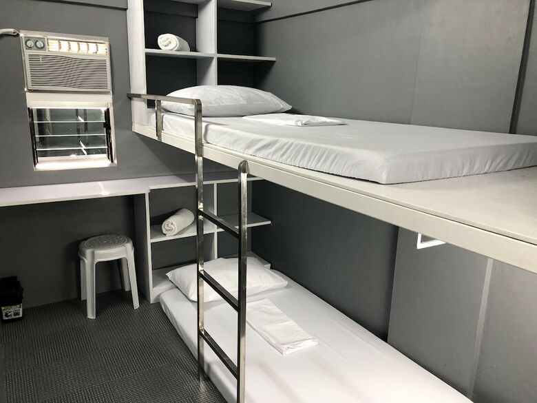 Hostal Ervoruto Hostel Makati