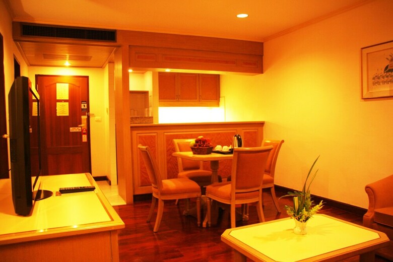 Grand Tower Inn Rama VI Hotel