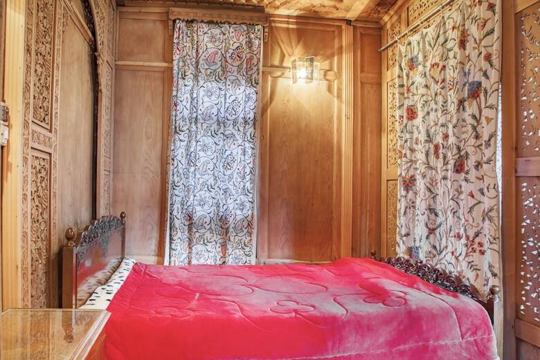 Guesthouser 1 Br Houseboat 126f