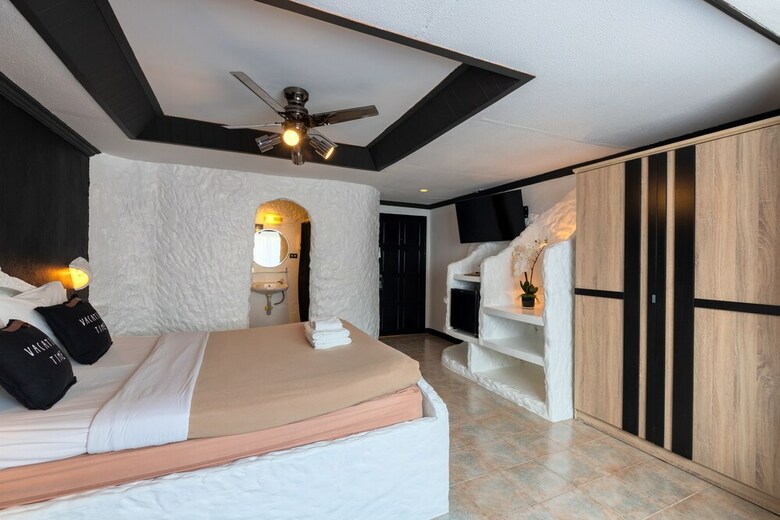 Harrys Steakhouse & Beach Hotel