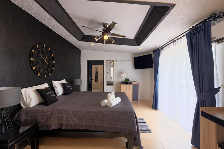Harrys Steakhouse & Beach Hotel