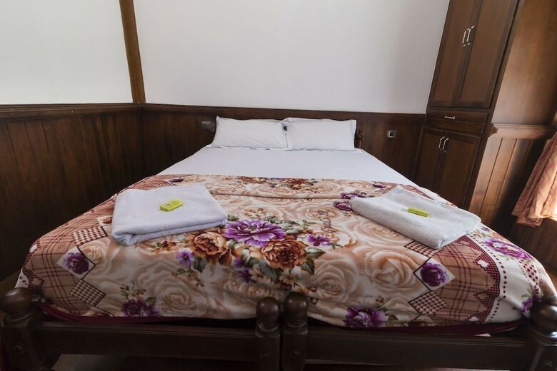 Guesthouser 3 Bhk Houseboat 1b08