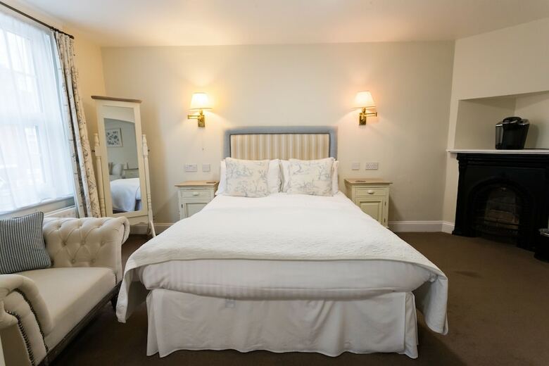 Bed & Breakfast The Old Fourpenny Shop Hotel