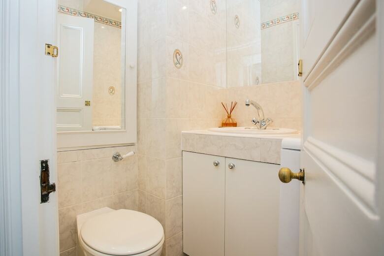 2 Bedroom Apartment In Westminister