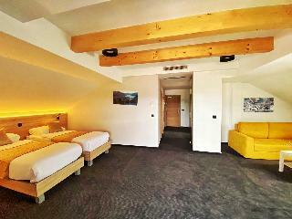 16 Lakes Hotel