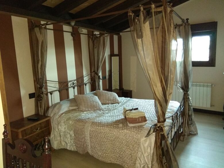 Hotel La Cerca De Do�a Jimena