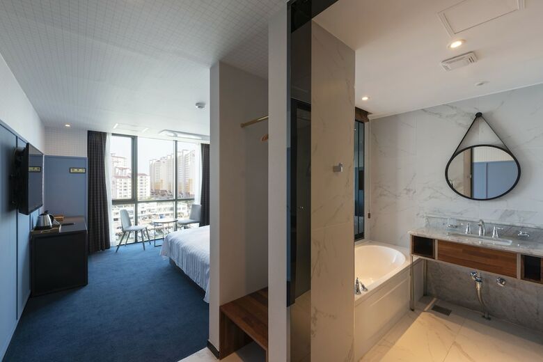 Hotel Sinho Brown-dot