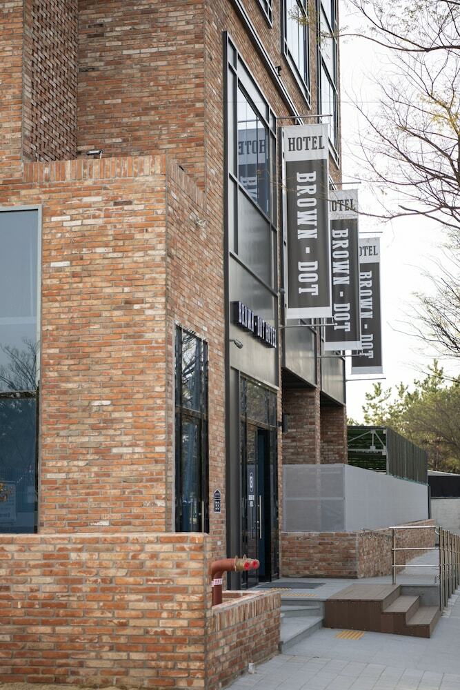 Hotel Sinho Brown-dot