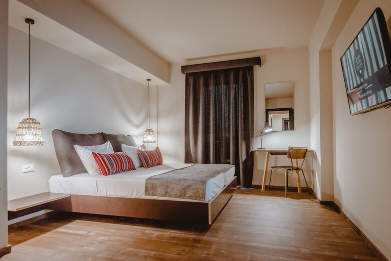 The Z Club - New Generation Hotel