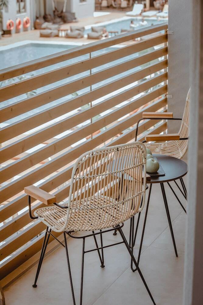 The Z Club - New Generation Hotel