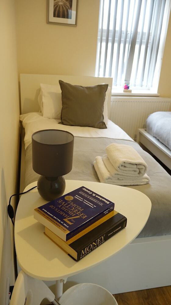 Residencia Heathrow Ensuites Rooms