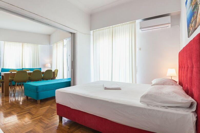 Super Paradise Apartments