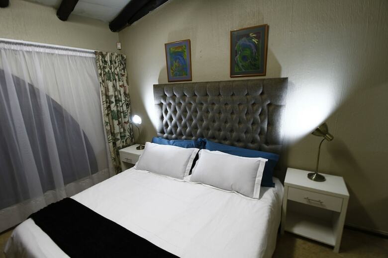 Hotel The Plot