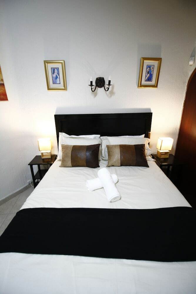 Hotel The Plot
