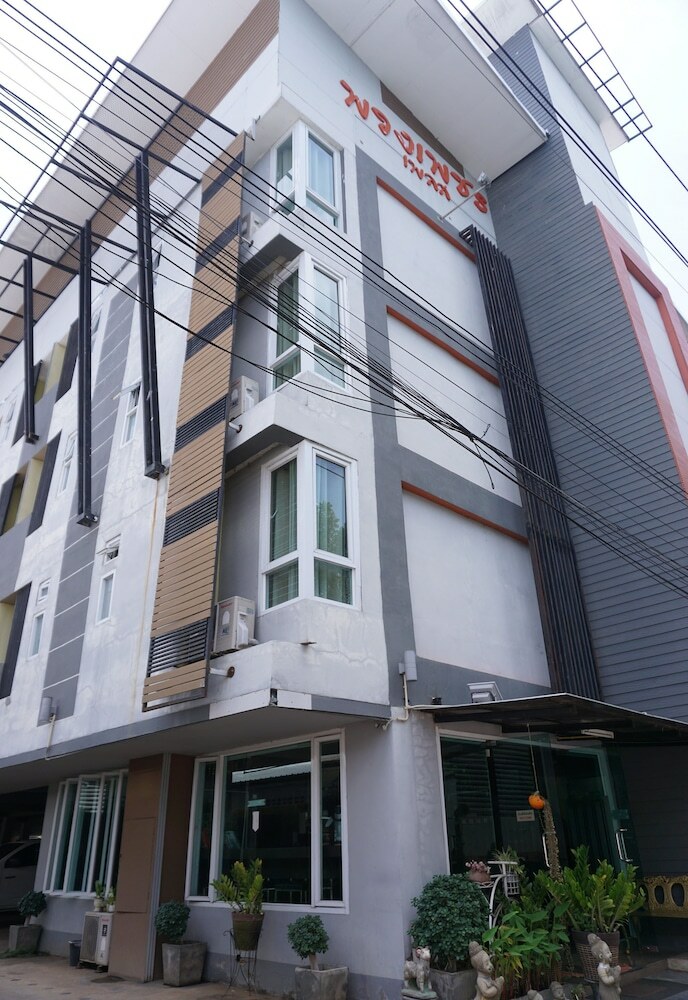 Hotel Puangpech Place