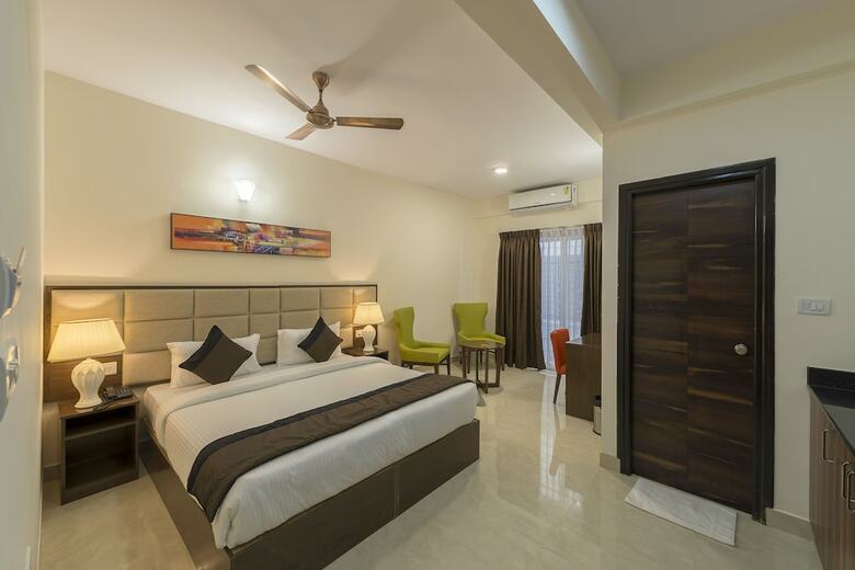 Hotel Daffodil Delight