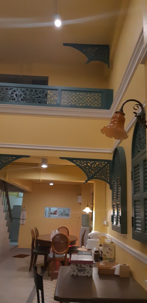 Hostal Yindee Hostel - Adults Only