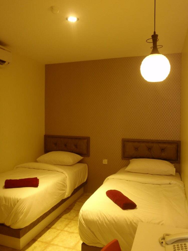 Hotel 77
