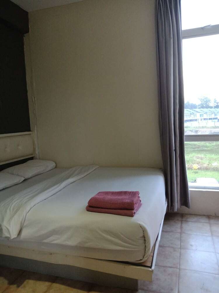 Hotel 77