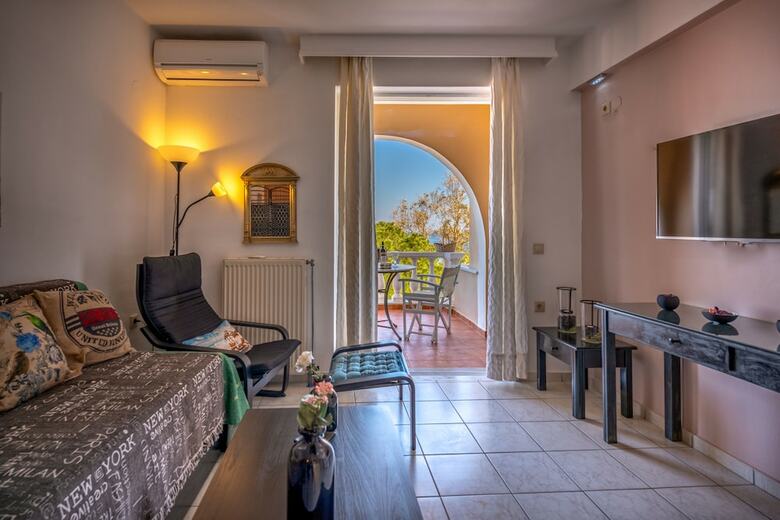 Apartamentos Lambros