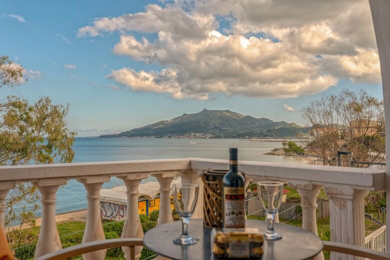 Apartamentos Lambros