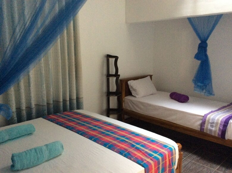 Hotel Yoho R K Tourist Villa