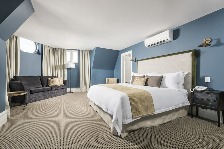 The National Hotel