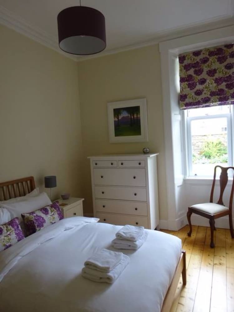 3 Bedroom Stockbridge Apartment