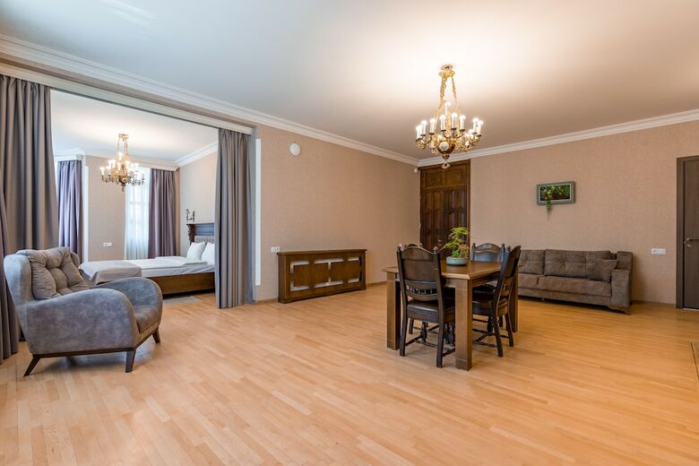 Hotel Imperial House