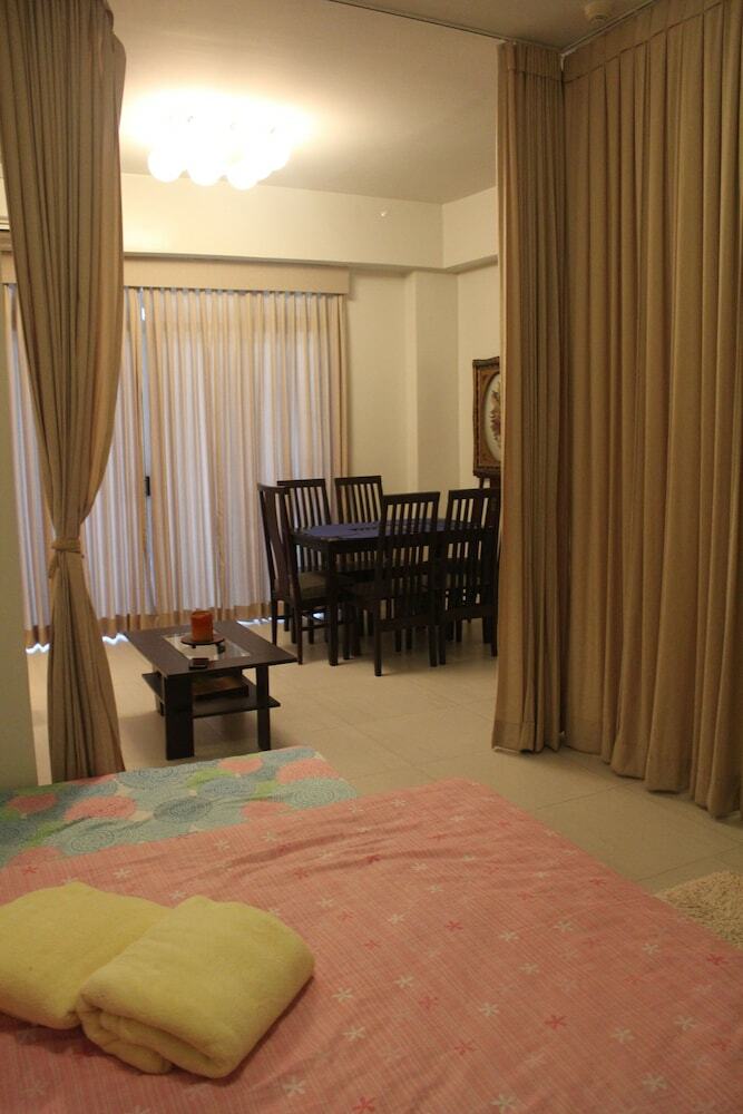Dr. Calayan's Luxury 2br Condo @pico De Loro