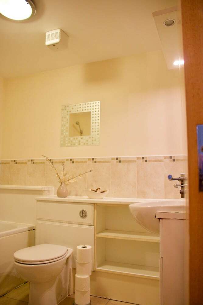 2 Bedroom Leith Apartment