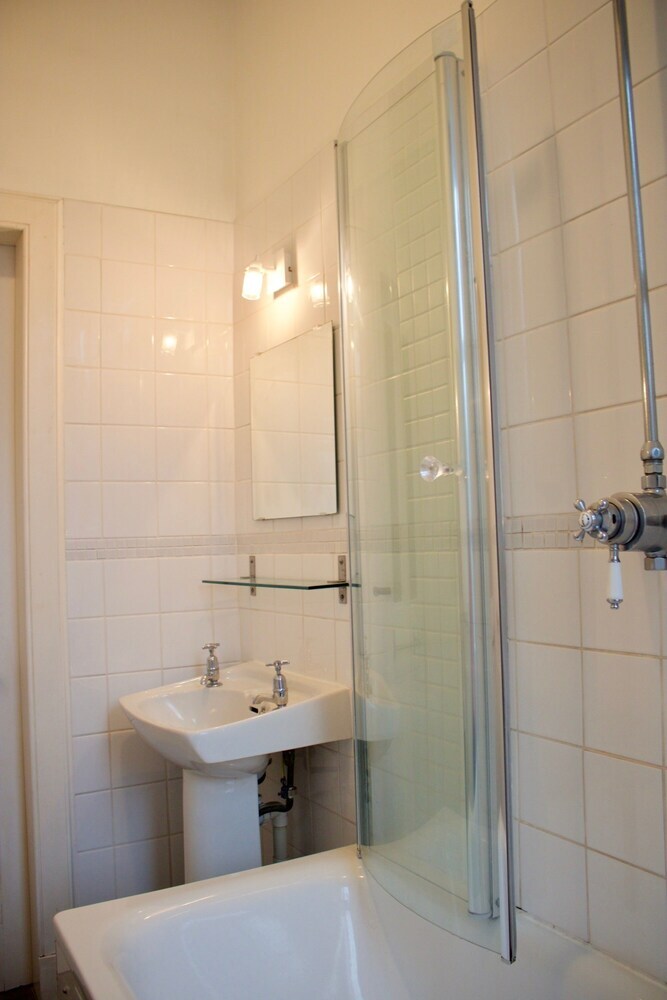 1 Bedroom Apartment In Edinburgh