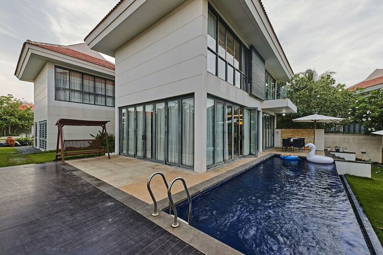 Vacation Homes Pool Villa