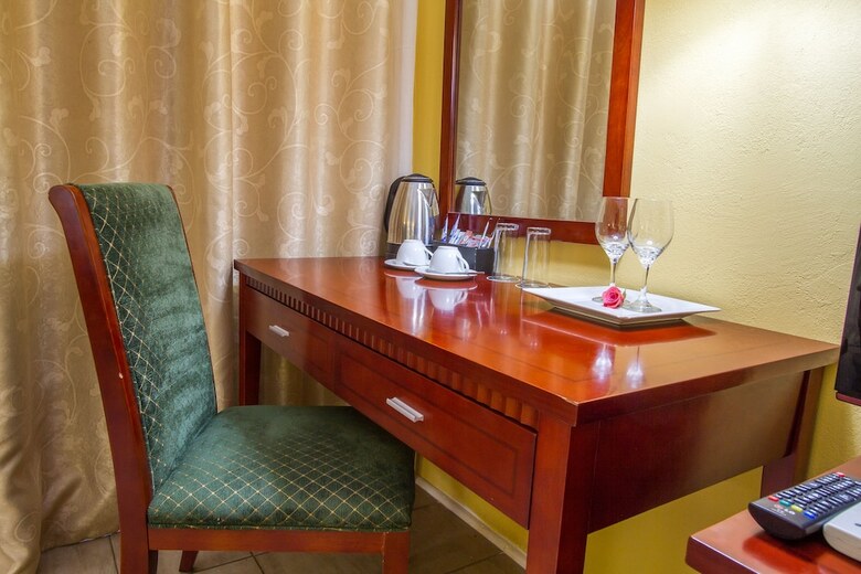 Cityblue Courtyard Hotel & Suites