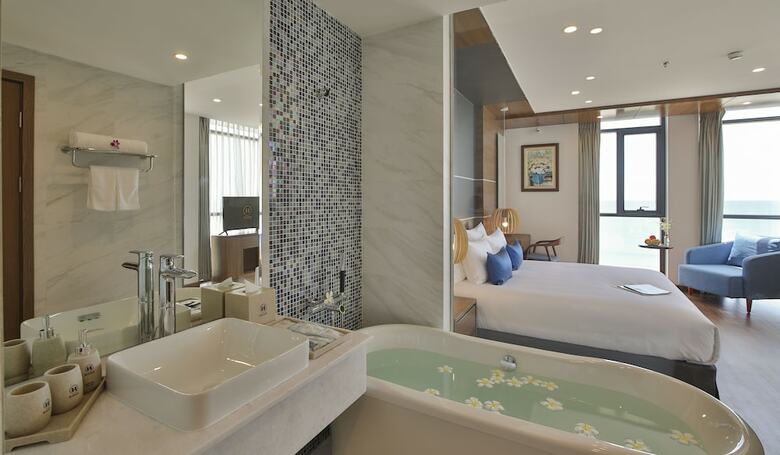 Haian Beach Hotel & Spa