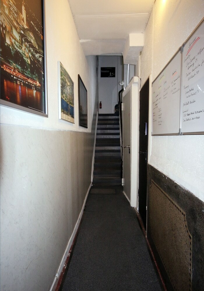Hostal The Penny Pincher Inn - Hostel