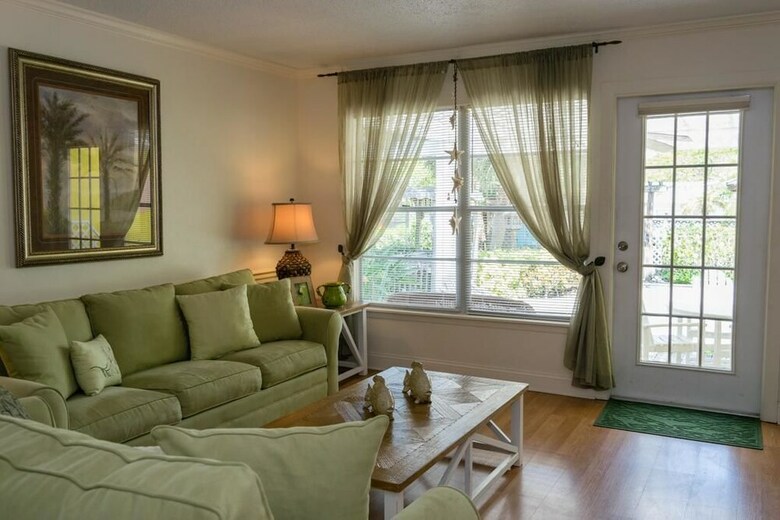 4 Beach Lovers - Unit 4