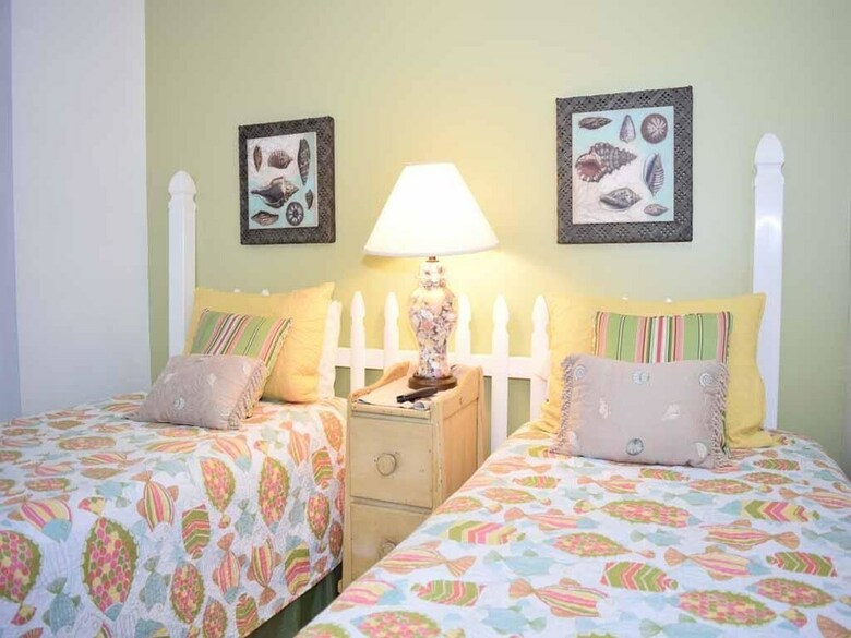Waters Edge 102 N