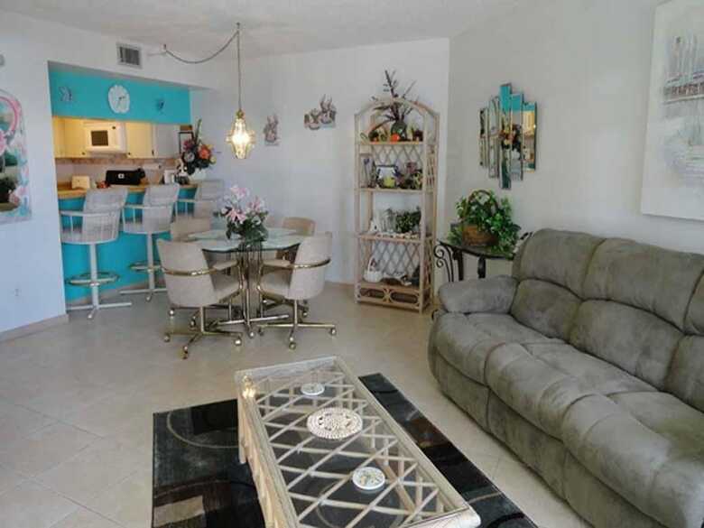 Bridgeport Condo 211