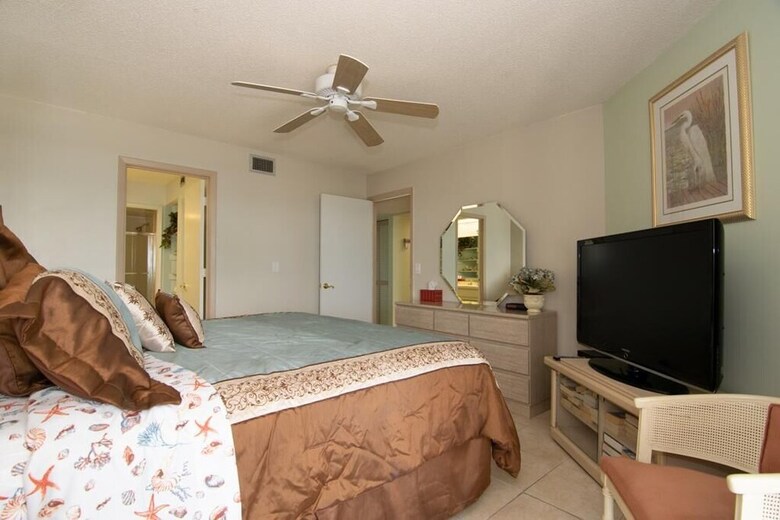 Bridgeport Condo 211
