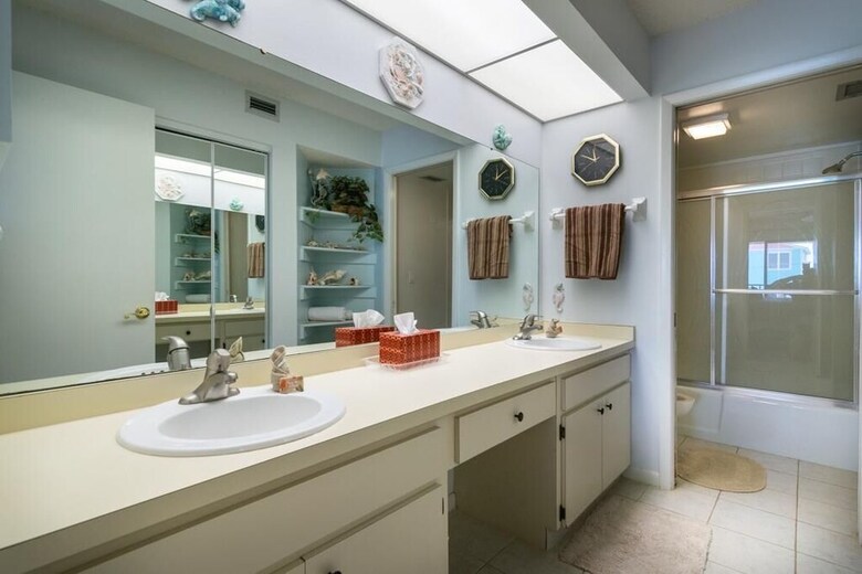 Bridgeport Condo 211