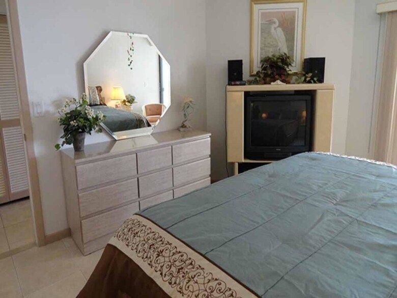 Bridgeport Condo 211