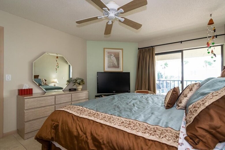 Bridgeport Condo 211