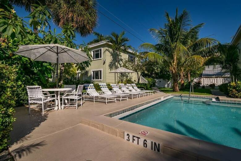 Palm Cay 4