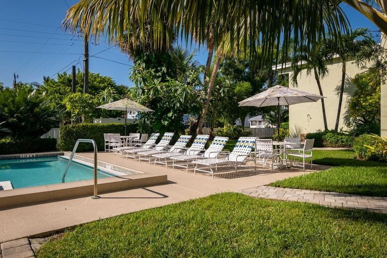Palm Cay 4