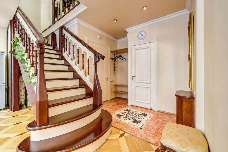 Home4day Spacious Apartment By The Hermitage