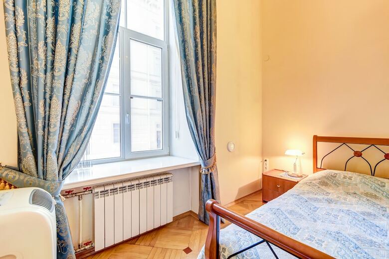 Home4day Spacious Apartment By The Hermitage