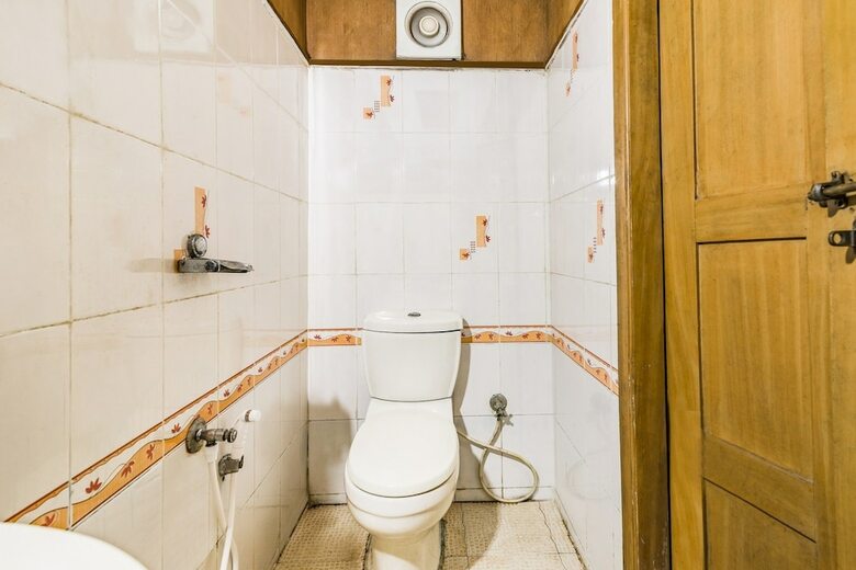 Guesthouser 3 Bhk Houseboat E567